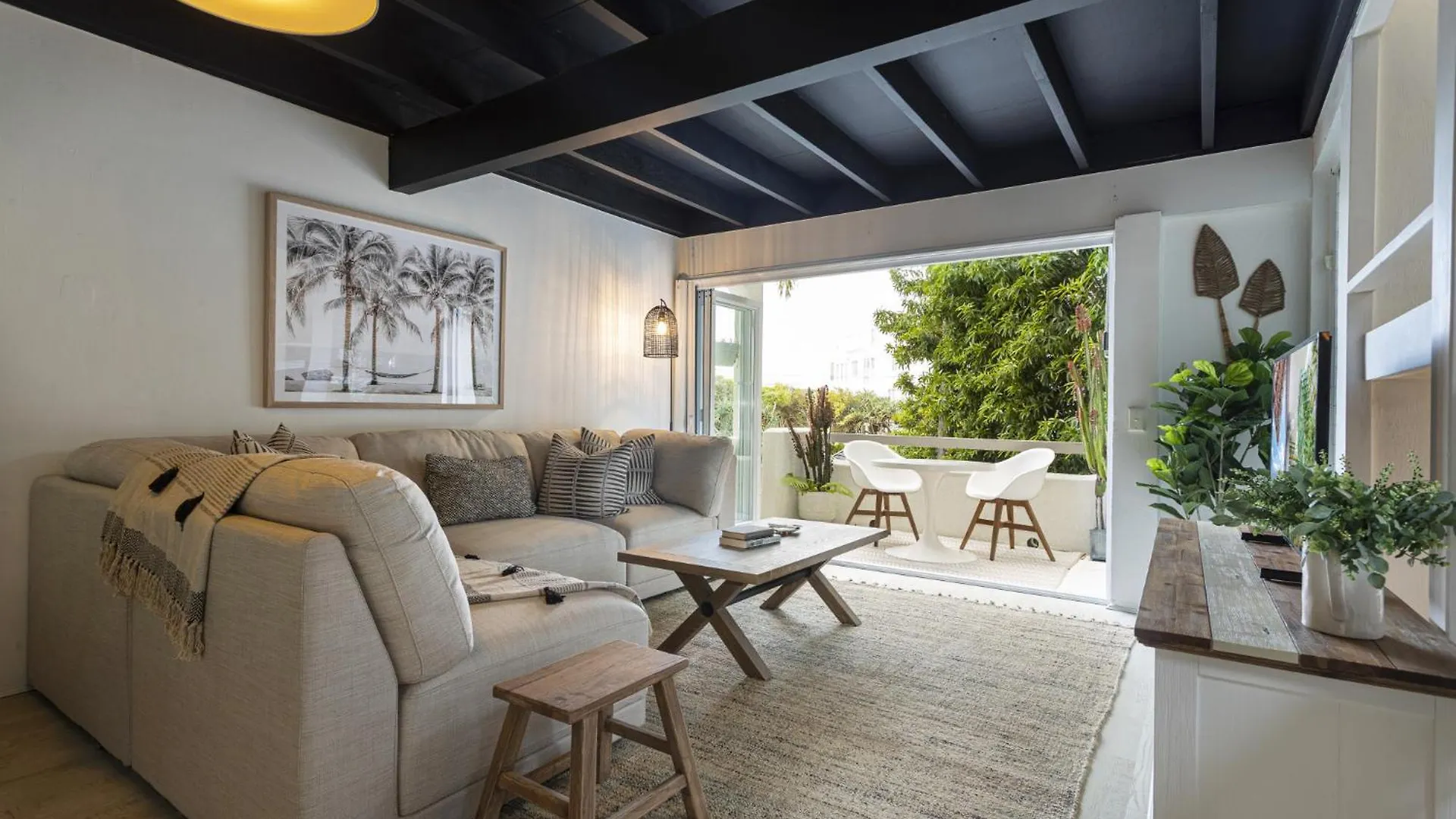 Beachside 2-Bed House With Pool, Courtyard & Bbq Sunshine Beach Holiday home