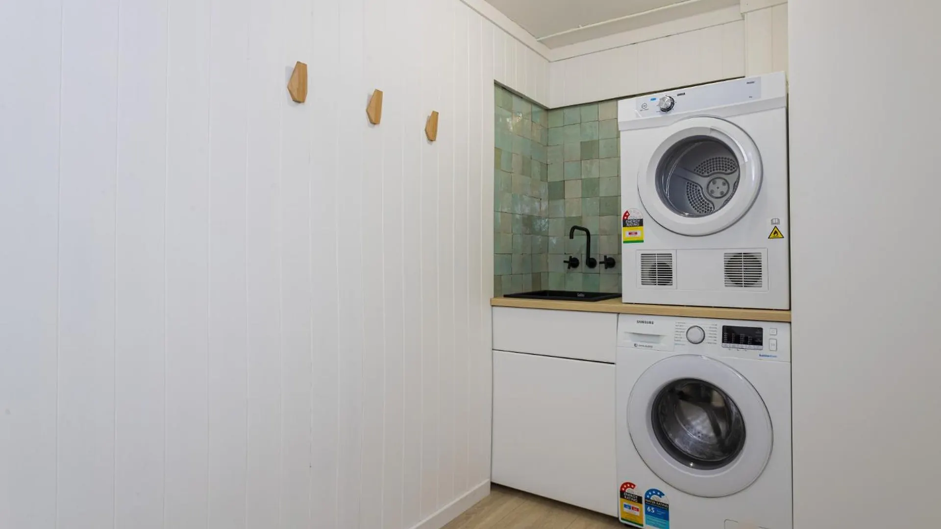 Beachside 2-Bed House With Pool, Courtyard & Bbq Sunshine Beach 0*,