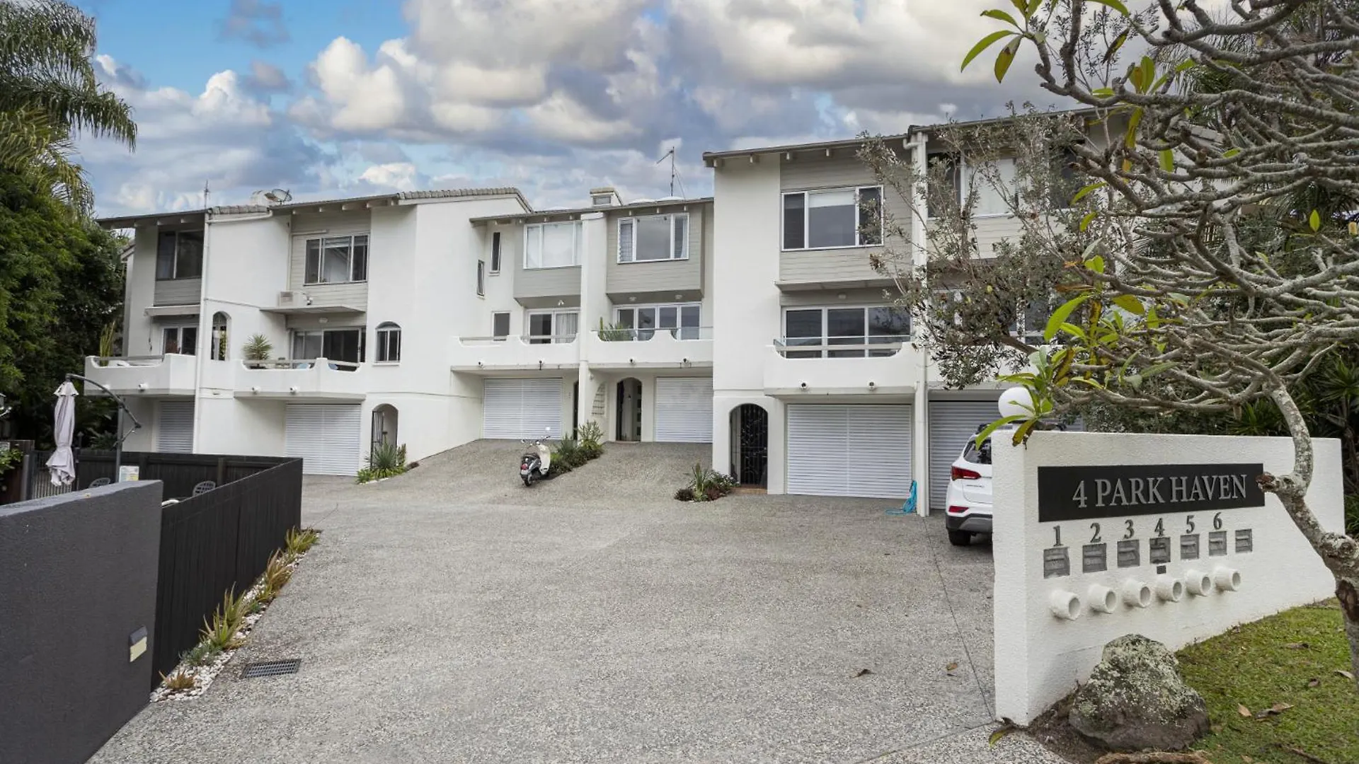 Beachside 2-Bed House With Pool, Courtyard & Bbq Sunshine Beach Holiday home